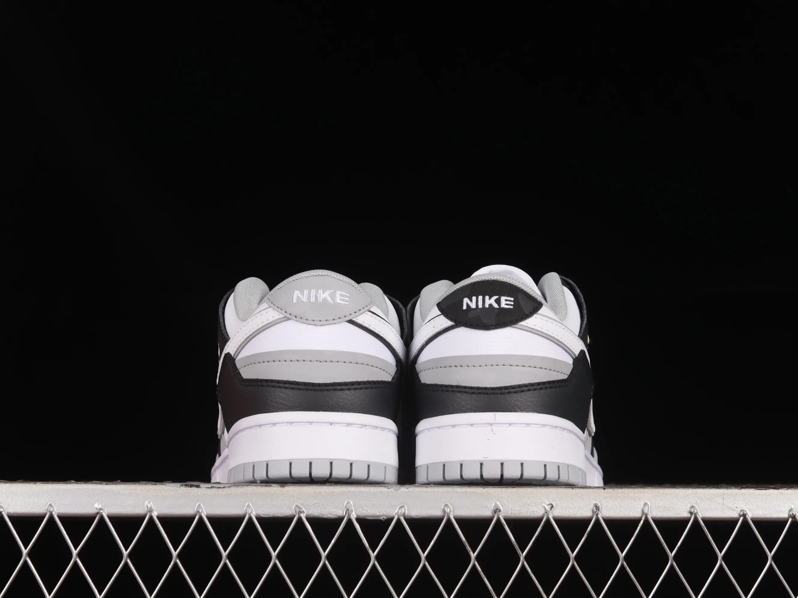 All Categories Nk SB Dunk Series Nk SB Dunk Low Low-top Skateboard Shoes Nk Dunk Scrap "Wolf Grey" Wolf Gray Stitched Low-top Skateboard Shoes DC9723-001